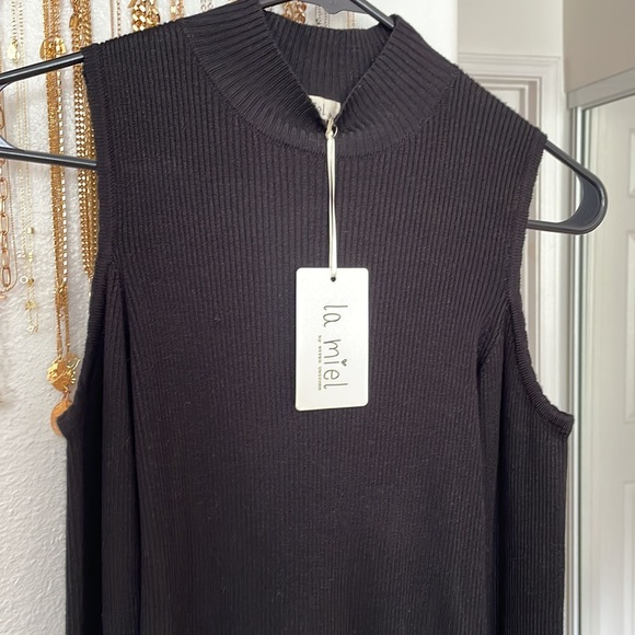 NWT Cold shoulder sweater top - Picture 2 of 5